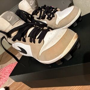 Men's Jordan 1 Retro MCS Baseball Cleats in the Light Smoke Grey